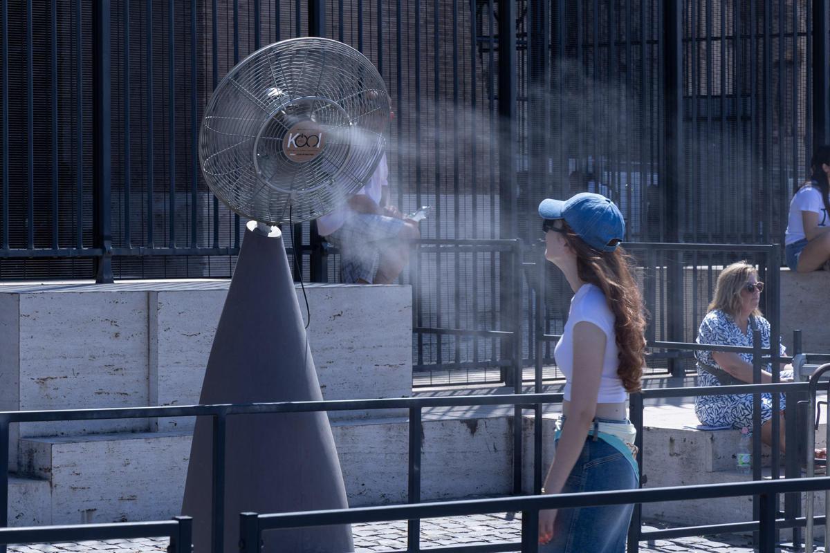 Tra quinta ondata di caldo estremo e maltempo, il meteo spacca in due l'Italia: le previsioni - 