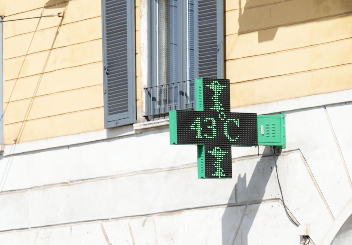 Caldo record oggi lunedì 3 agosto, scatta l'allerta: 25 città da bollino rosso - 
