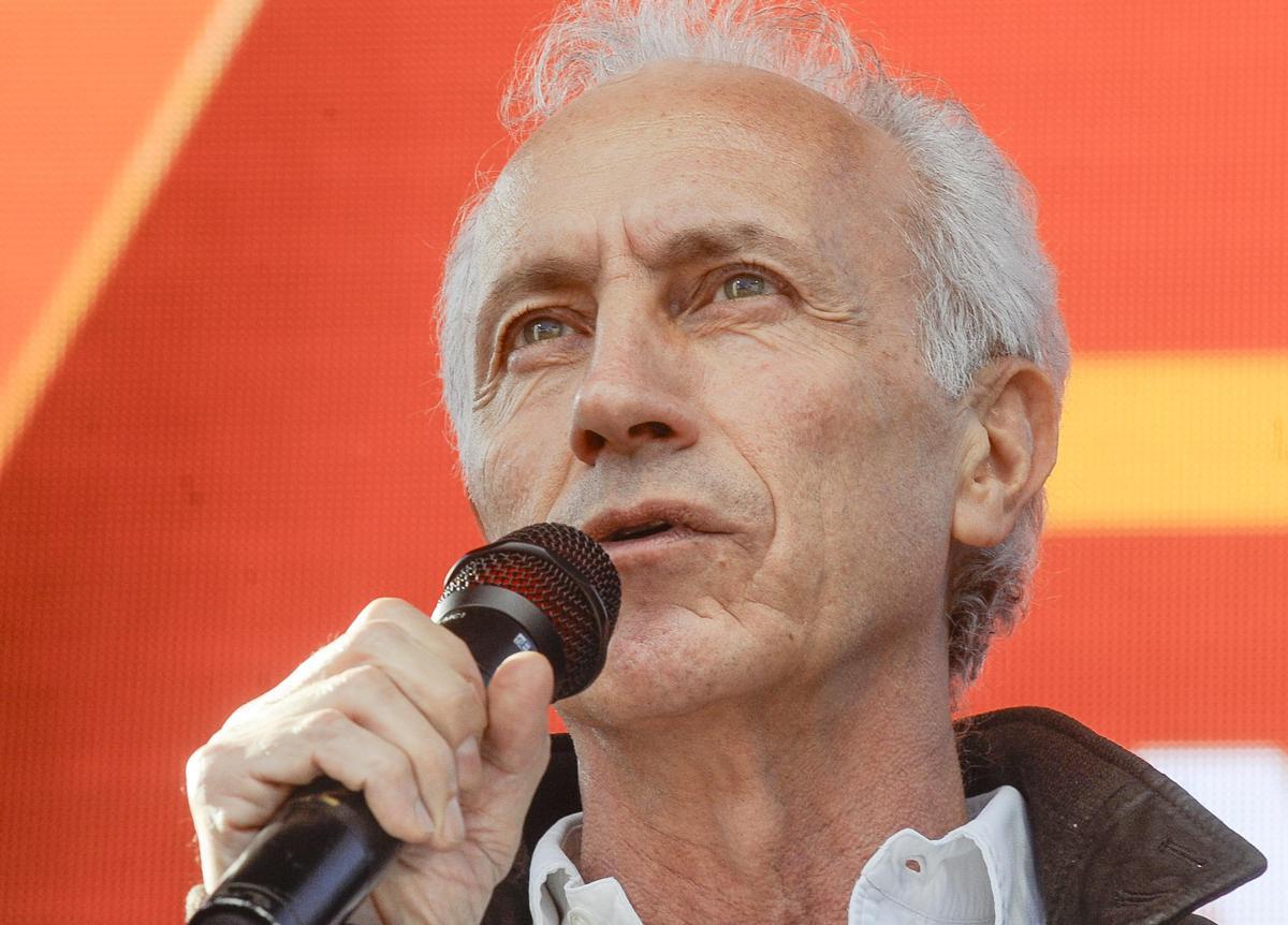 Di Battista ricoverato a Cuba, messaggio di Travaglio: "Forza ragazzo" - 