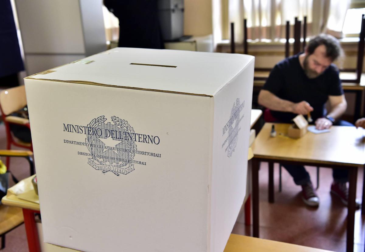 Sondaggio politico, Fratelli d’Italia stabile e Pd cala. Vannacci sale ancora - 