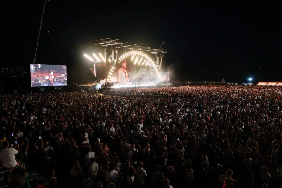 Jovanotti a Catanzaro, una grande festa in musica con 30mila spettatori - 