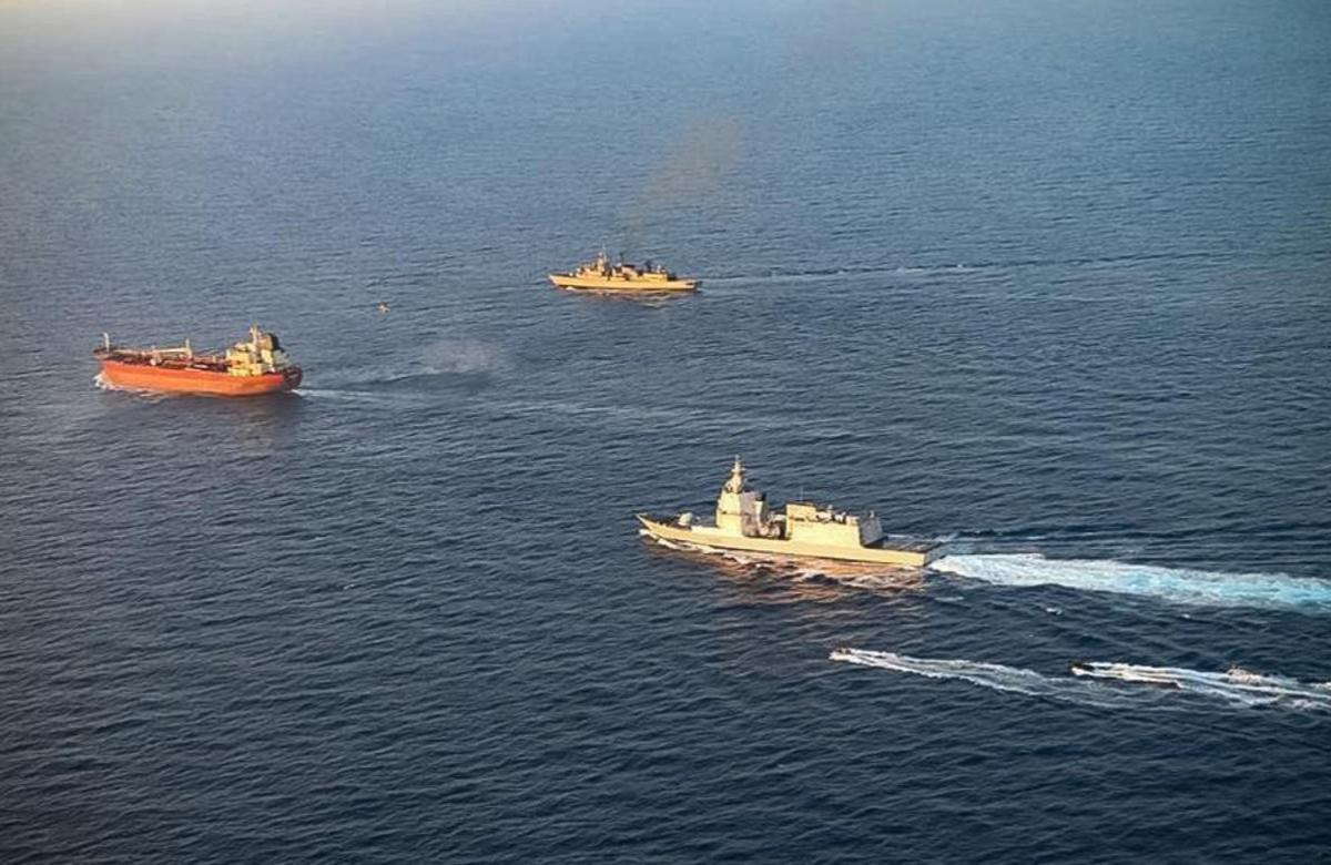 Nave della Marina abborda petroliera della 'flotta ombra' russa a Pantelleria - 