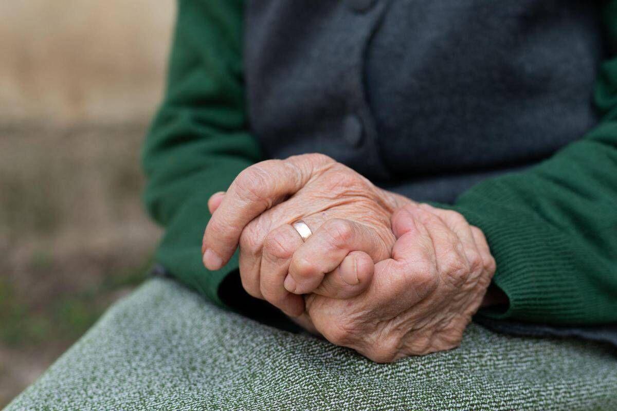 Si allena, beve birra e va a ballare: i segreti di una donna di 101 anni - 