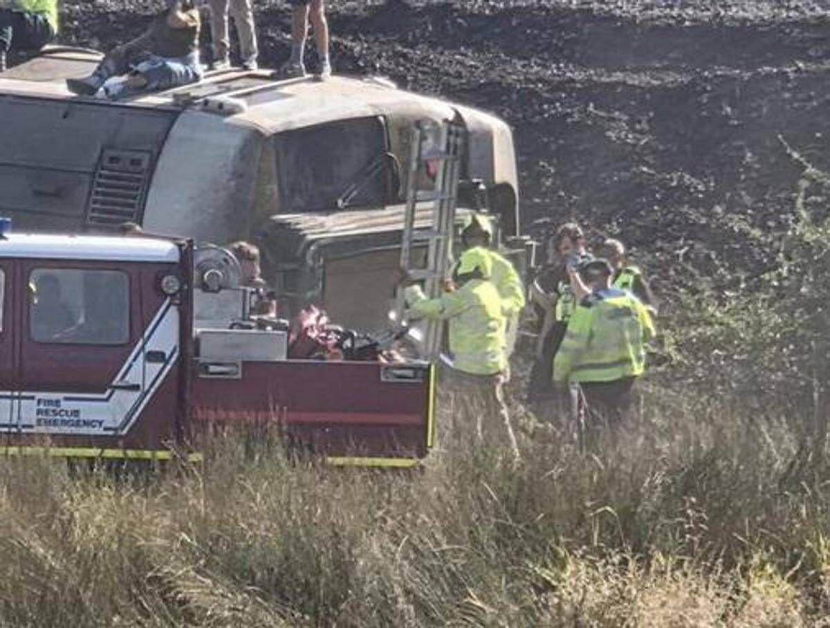 Deraglia treno nell'East Sussex: passeggeri intrappolati, soccorsi al lavoro - 