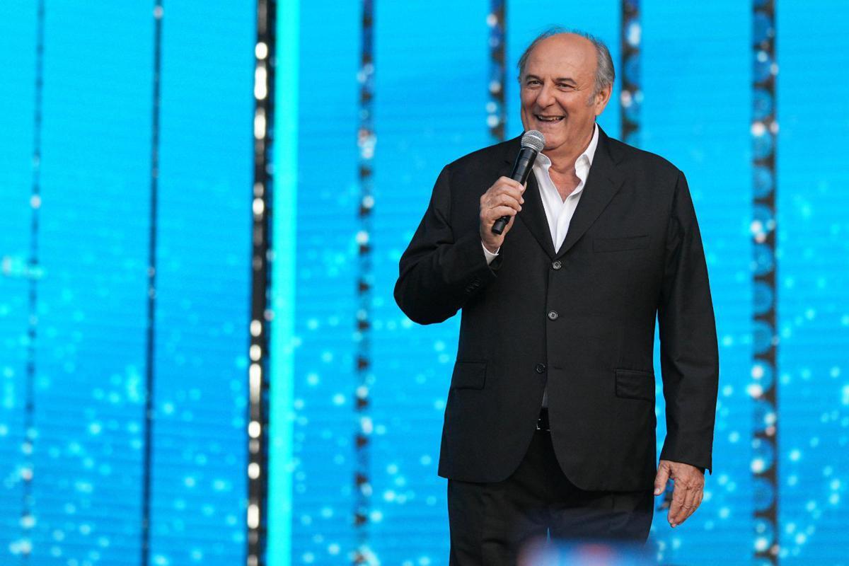 Gerry Scotti compie 70 anni, da 'L'accendiamo?' a 'Eh già' le frasi cult conduttore ﻿ - 