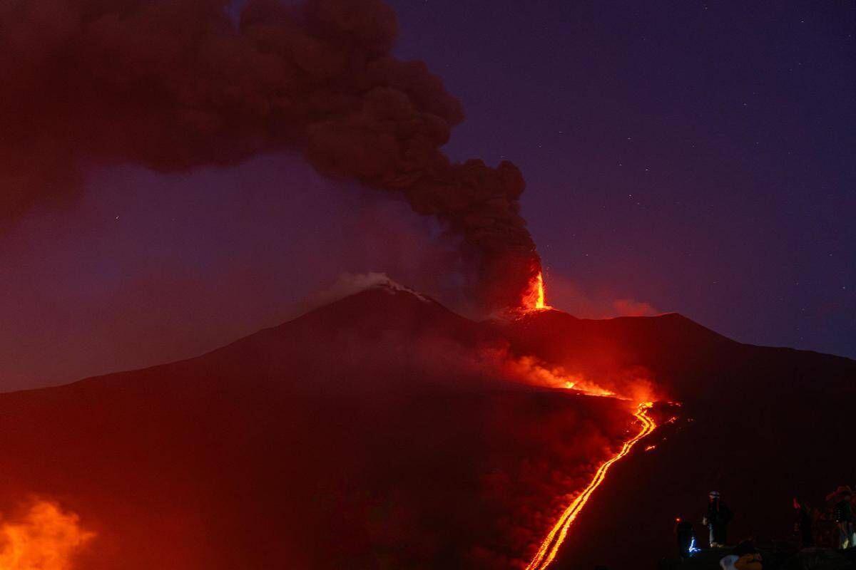 Eruzione Etna, non solo stop ai voli: arriva la stretta per salire sul vulcano - 