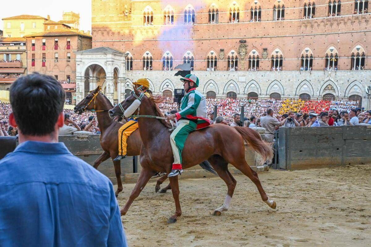 Palio di Siena, oggi l'Assunta: orario, cavalli, fantini e dove vederlo in tv - 