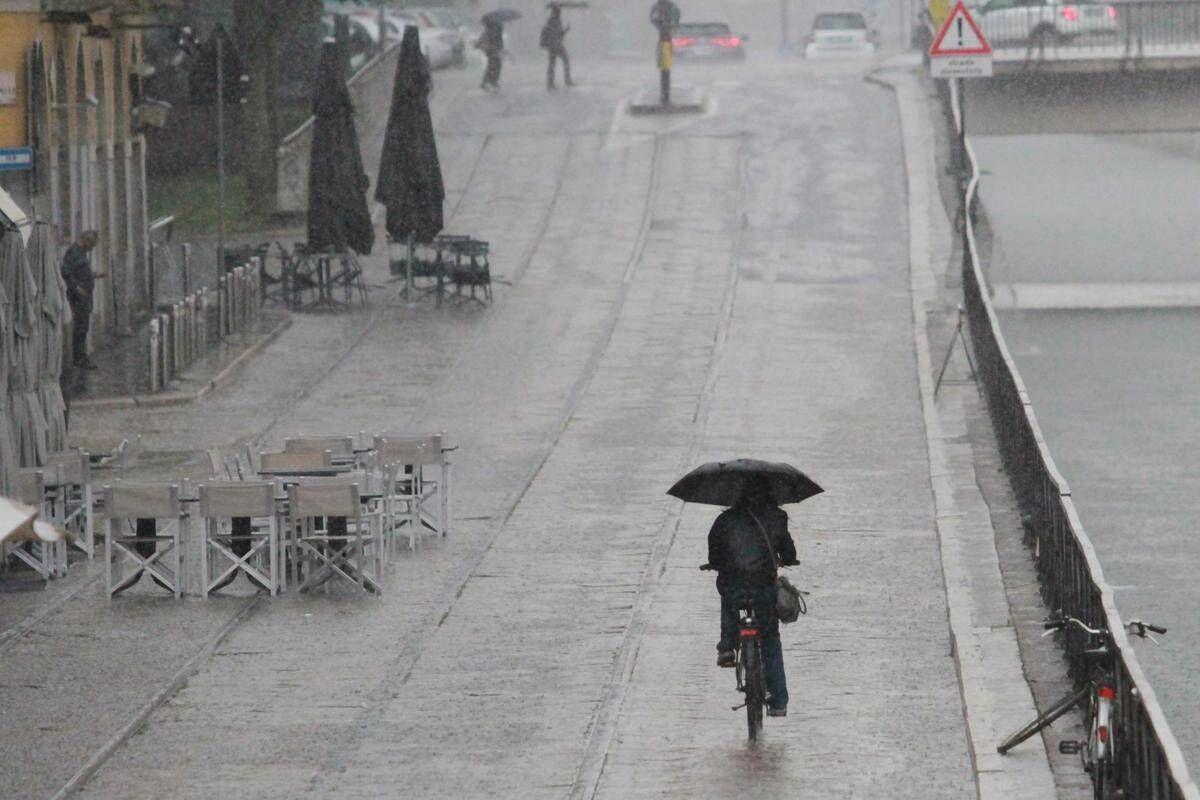 Allerta meteo gialla per temporali martedì 18 agosto: la mappa delle 7 regioni a rischio maltempo - 
