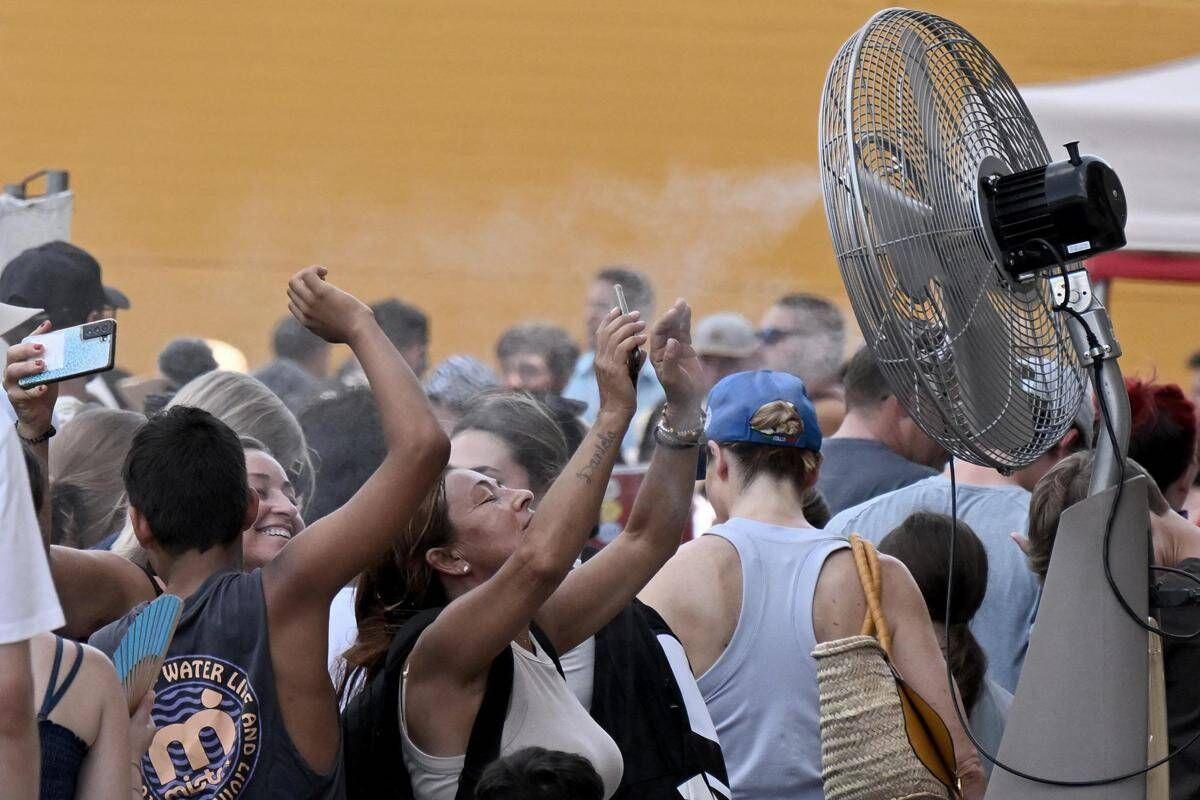 Caldo record, ancora una settimana estrema prima della svolta: le previsioni meteo - 