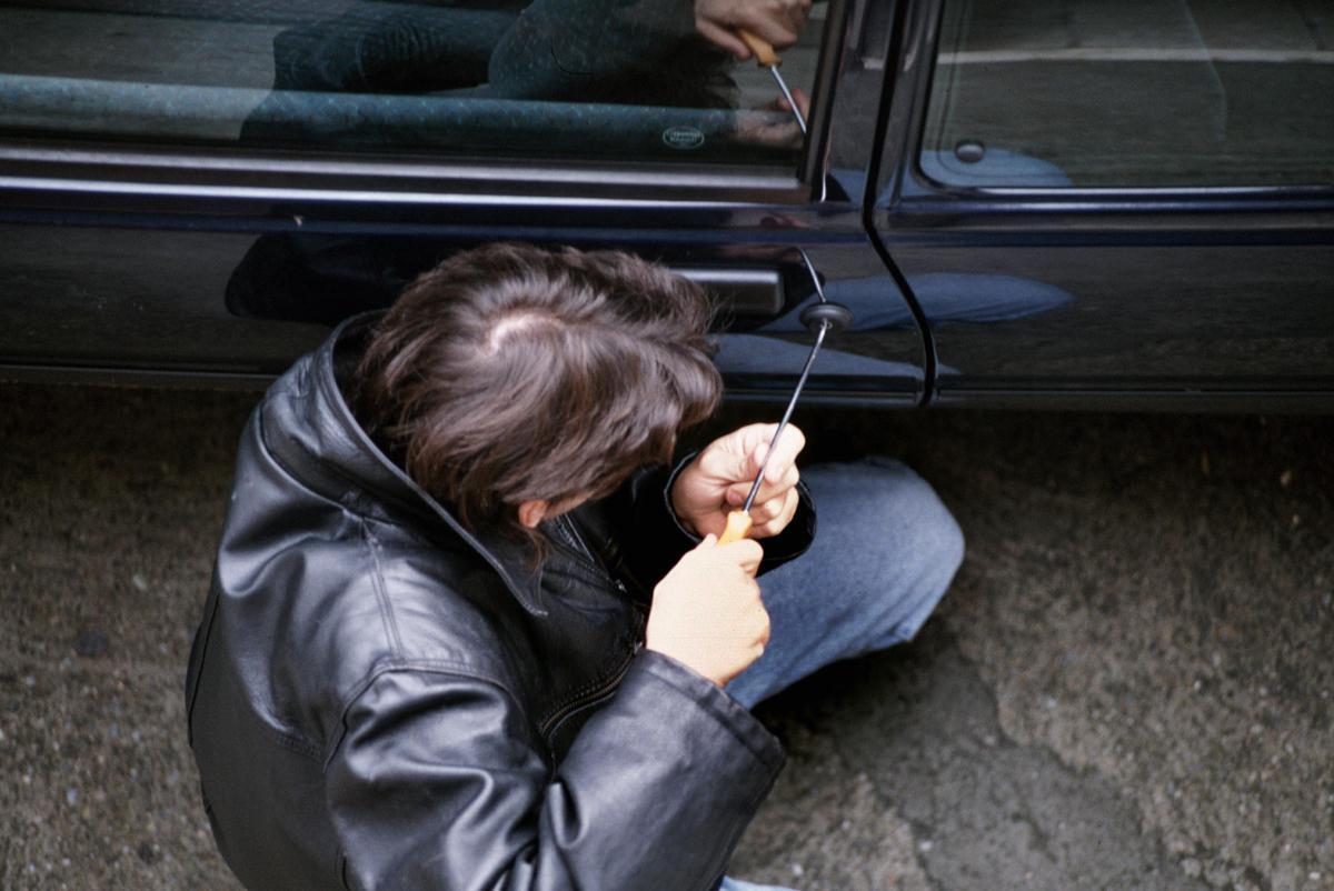 Roma, raffica di furti su auto e furgoni in sosta: 11 arresti - 