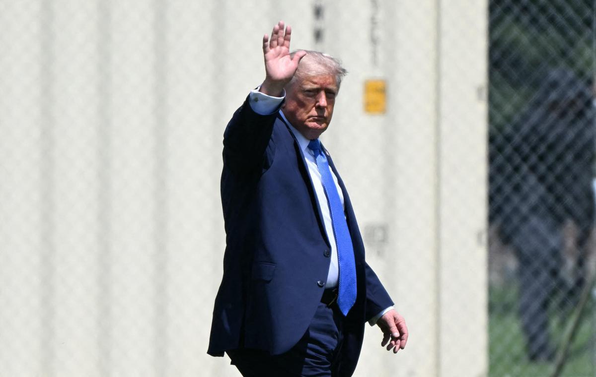 Trump in California, uomo armato arrestato prima dell'arrivo del presidente - 