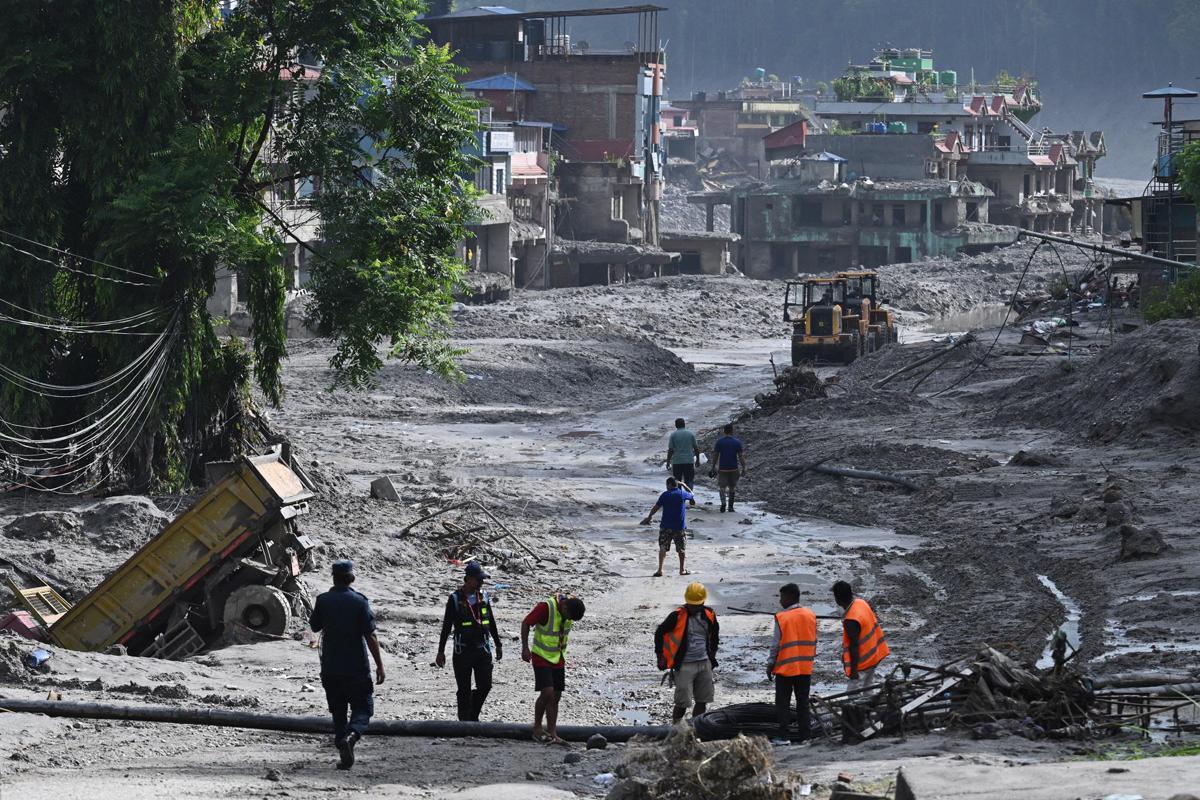Alluvione in Nepal, nuova frana crea lago artificiale: soccorritori costretti a evacuare - 