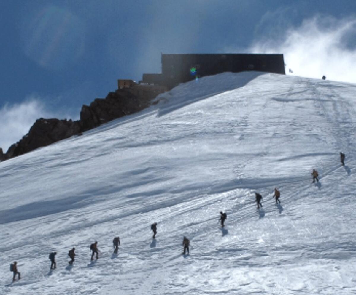 Ritrovati i corpi di due alpinisti belgi scomparsi nel 1992, identificati grazie al Dna - 