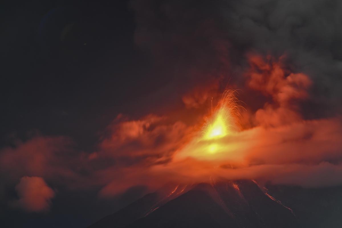 Paura in Guatemala, erutta il vulcano Fuego: allerta massima - Video - 