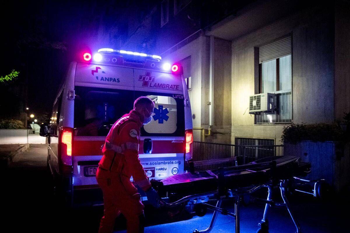 Cosenza, violenta lite fuori da una discoteca: morto in ospedale l'addetto alla sicurezza - 