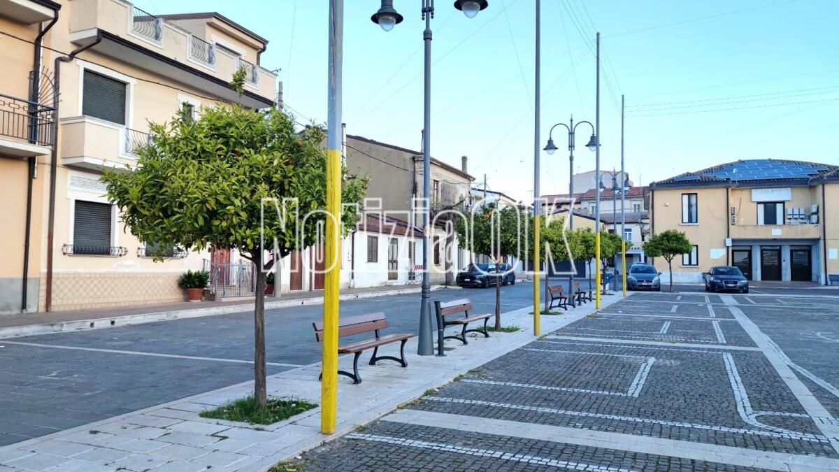 Isola di Capo Rizzuto, cambia la viabilità in Piazza del Popolo - Foto: Redazione 