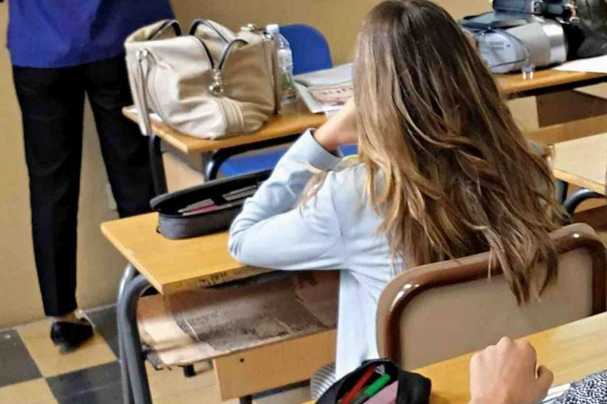 Scuola tra Ai, metal detector, psicologo gratis e latino alle medie: le novità per il 2026/27 - 