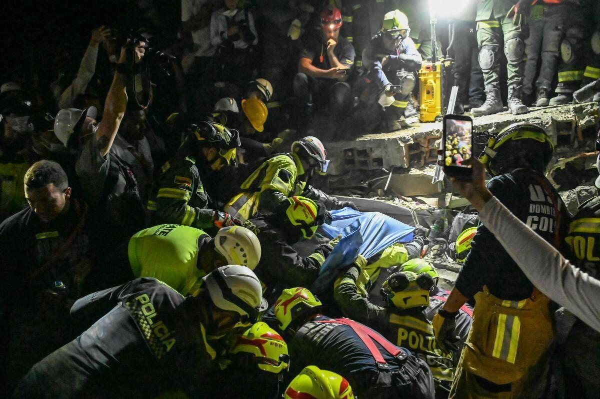Terremoto in Colombia, donna di 32 anni estratta viva dalle macerie di un albergo tre giorni dopo il sisma: "C'è speranza" - 