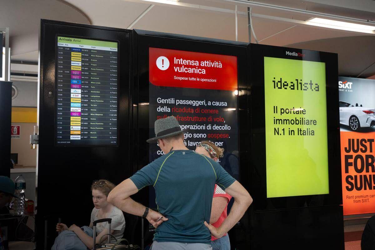 Aeroporto di Catania, scende l’allerta per l’Etna: voli sospesi fino alle 14 - 