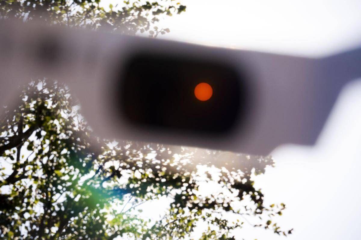 Eclissi di sole oggi 12 agosto, da Milano a Roma e Palermo: orario migliore per vederla città per città - 