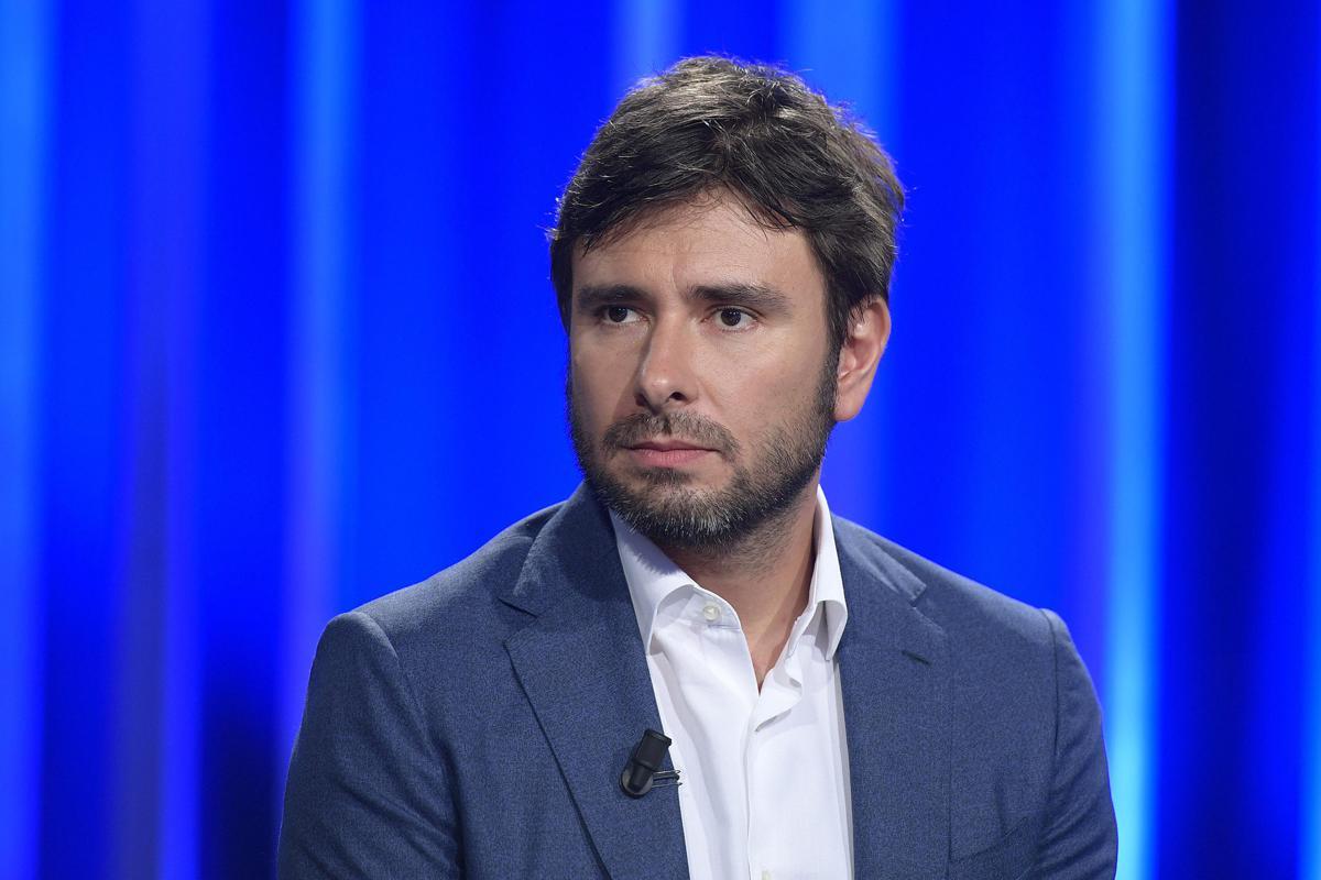 Di Battista ricoverato a Cuba, le reazioni. Da Crosetto a Mannoia: "Forza Ale" - 