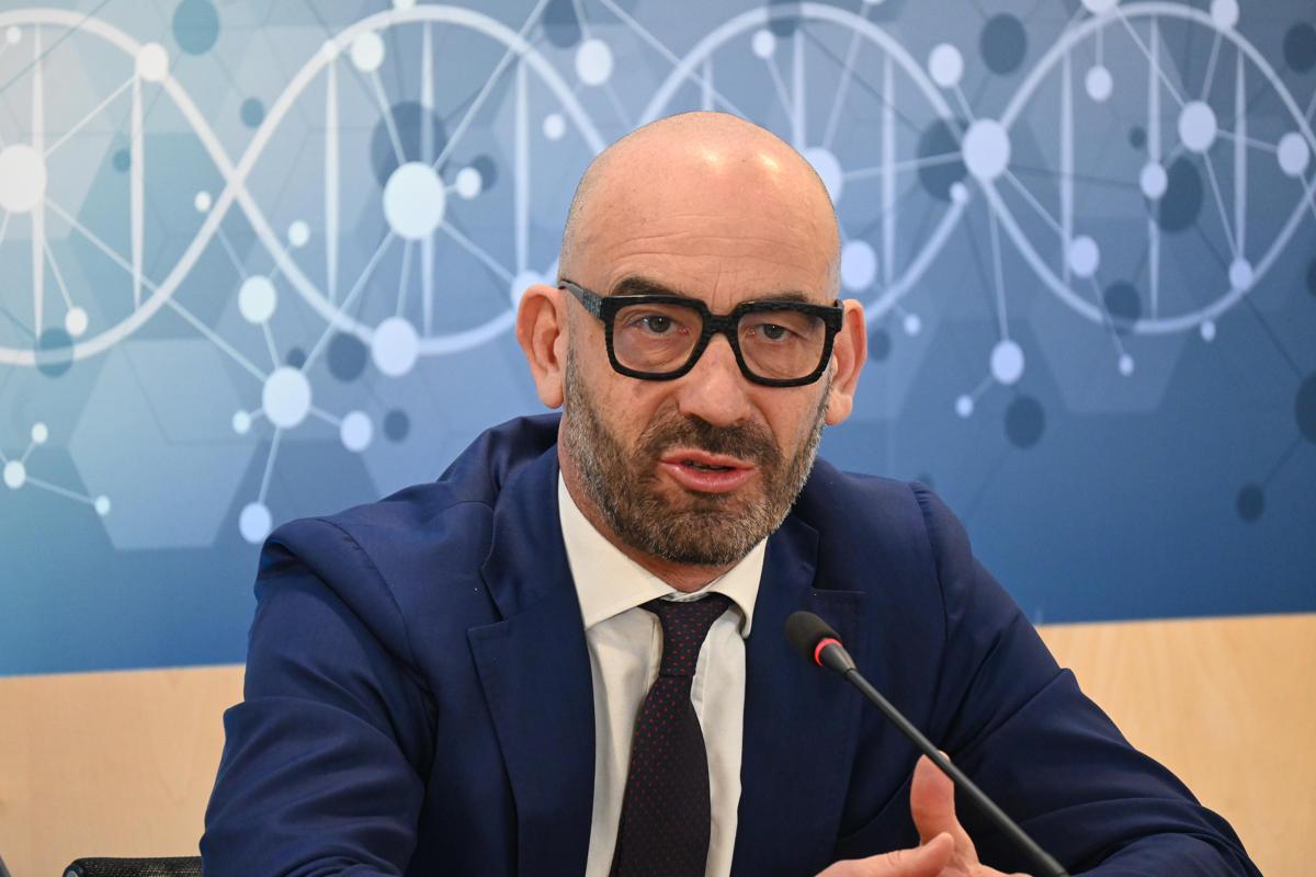 Vaccini, Bassetti chiede di rinviare l'apertura delle scuole: "Coperture in Sicilia basse" - 
