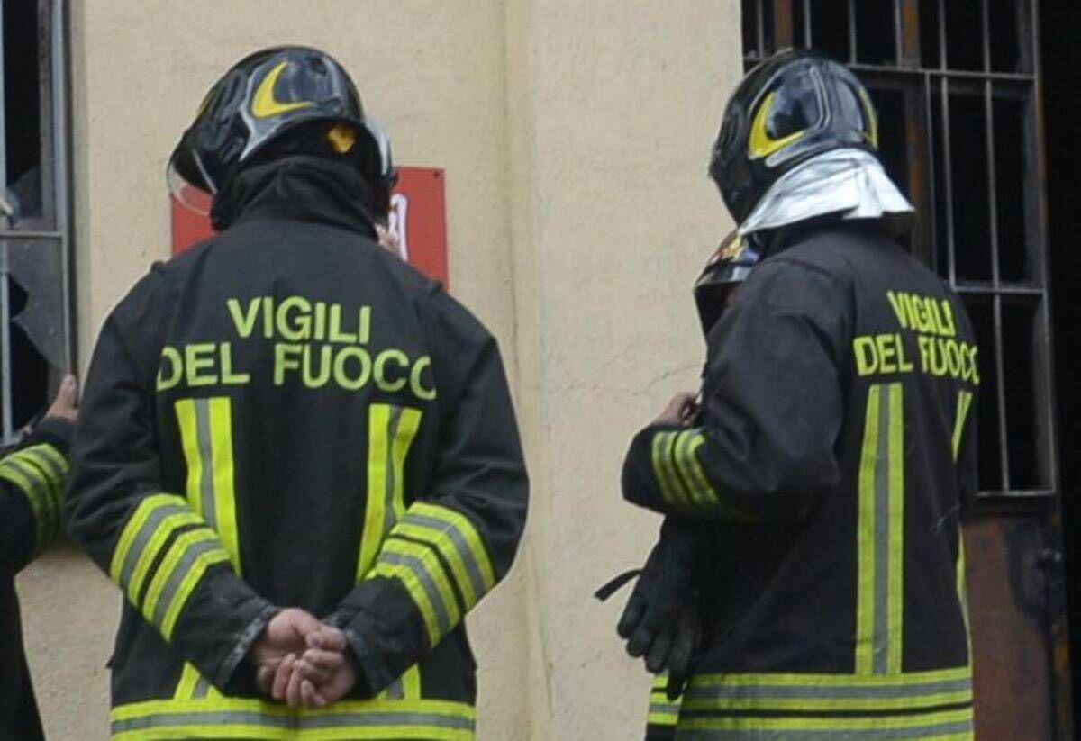 Milano, malori per esalazioni in azienda farmaceutica: 85 evacuati, 3 ricoveri - 