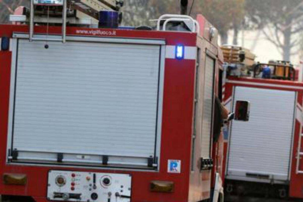 Vasto incendio a Piana del Sole, chiusa la Roma-Fiumicino - 
