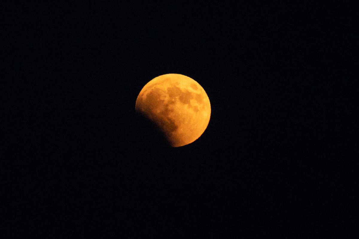 Eclissi lunare del 28 agosto, nessun rischio per gli occhi: ecco quando e dove vederla - 