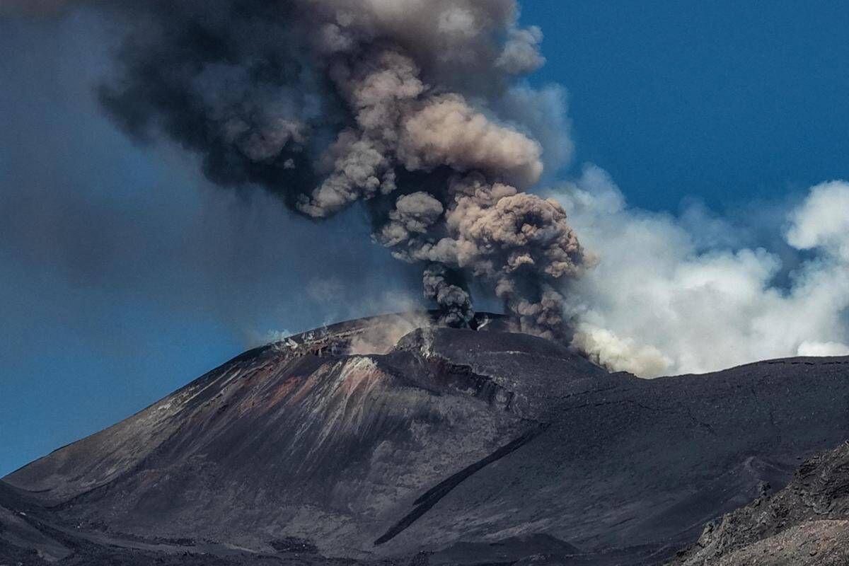 Eruzione Etna, sospesi fino alle 17 i voli in arrivo all'aeroporto di Catania - 