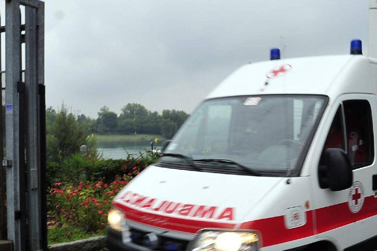 Stava montando delle luminarie, elettricista morto folgorato nel Reggino - 