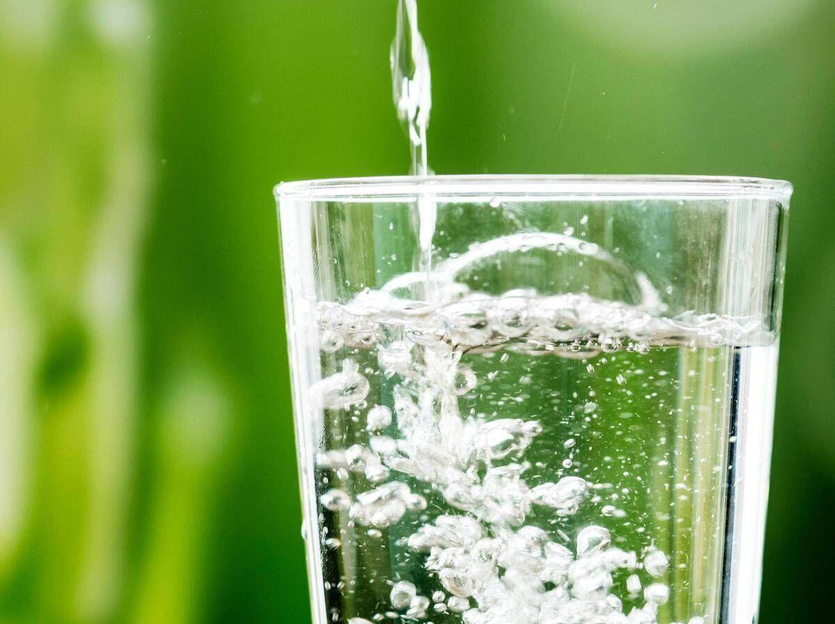 Acqua somministrata in bar e ristoranti, irregolare oltre un locale su due: i controlli dei Nas - 