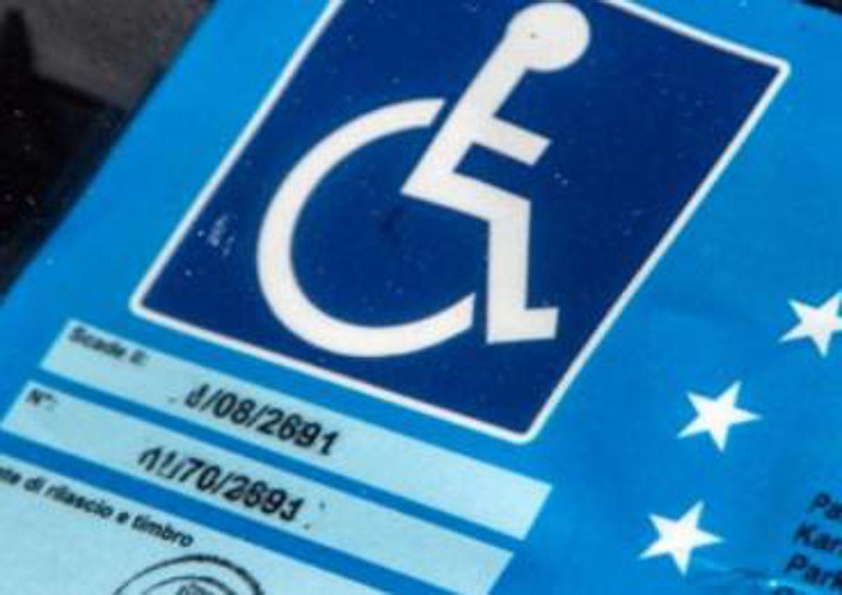 Roma, stretta su permessi disabili. Patanè: "In 20mila giravano con quelli di parenti morti" - 