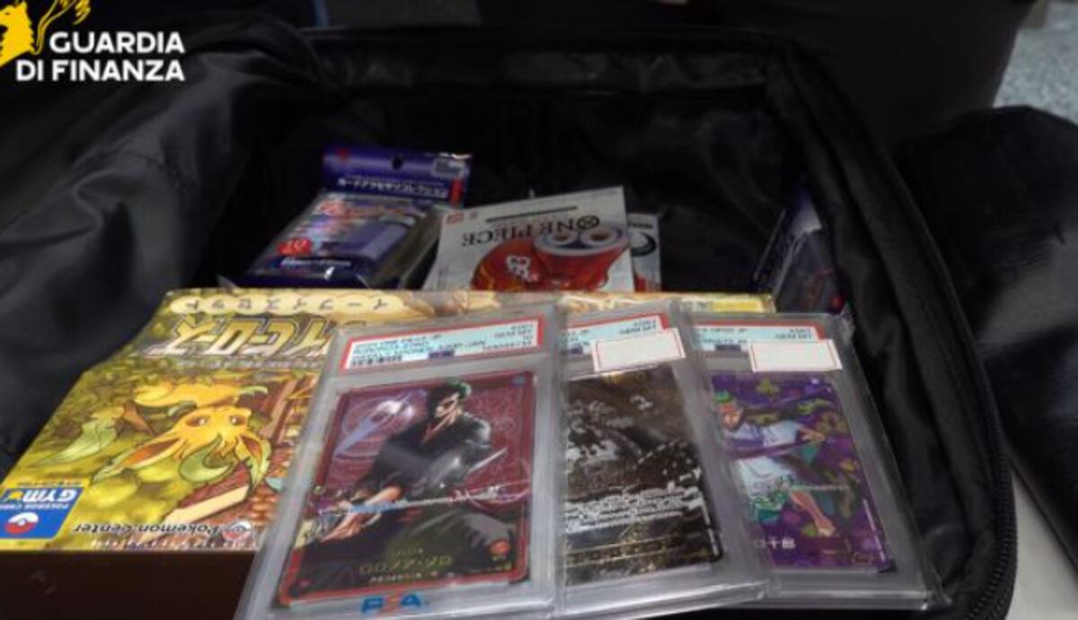 Maxi sequestro a Malpensa, bloccato viaggiatore con 605 carte da collezione Pokémon e One Piece: valgono 27mila euro - 