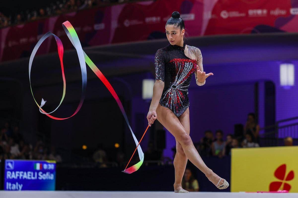 Raffaeli bronzo ai mondiali di ritmica, l'azzurra qualificata per i Giochi di Los Angeles - 
