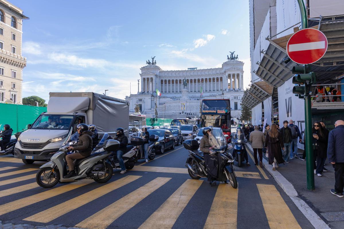 Salvini boccia la Pec obbligatoria per gli automobilisti: "Non sarà inserita nel nuovo Codice della strada" - 
