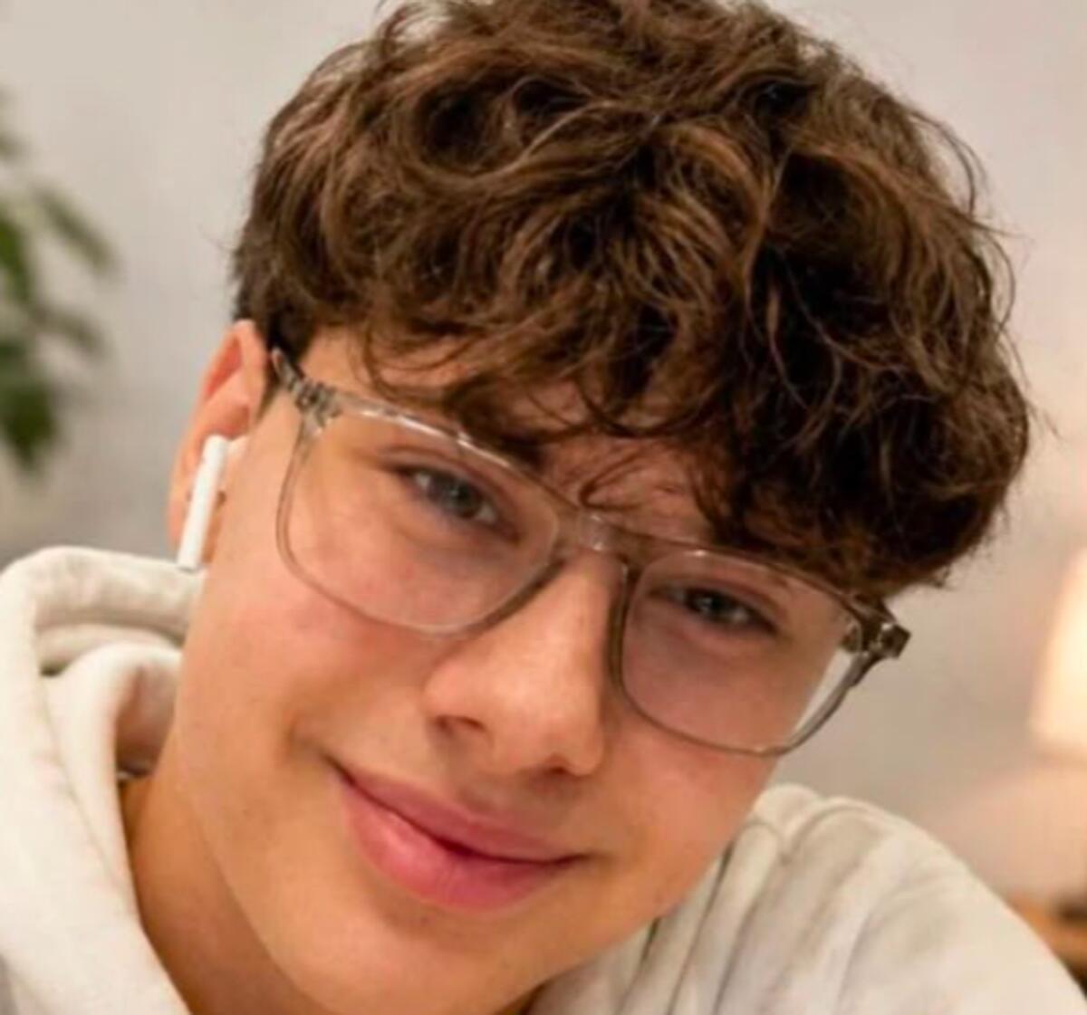 Vicenza, Leonardo Cortese muore in piscina a 19 anni: ipotesi sfida di apnea con l'amico - 