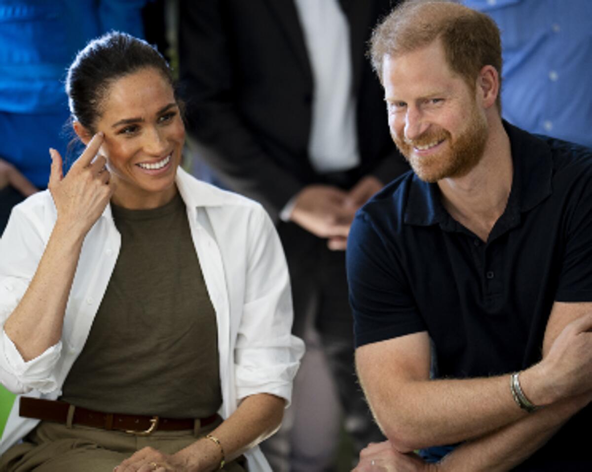 Harry e Meghan, Bbc: "Sono arrivati nel Regno Unito". Il rientro con i figli dopo sei anni - 
