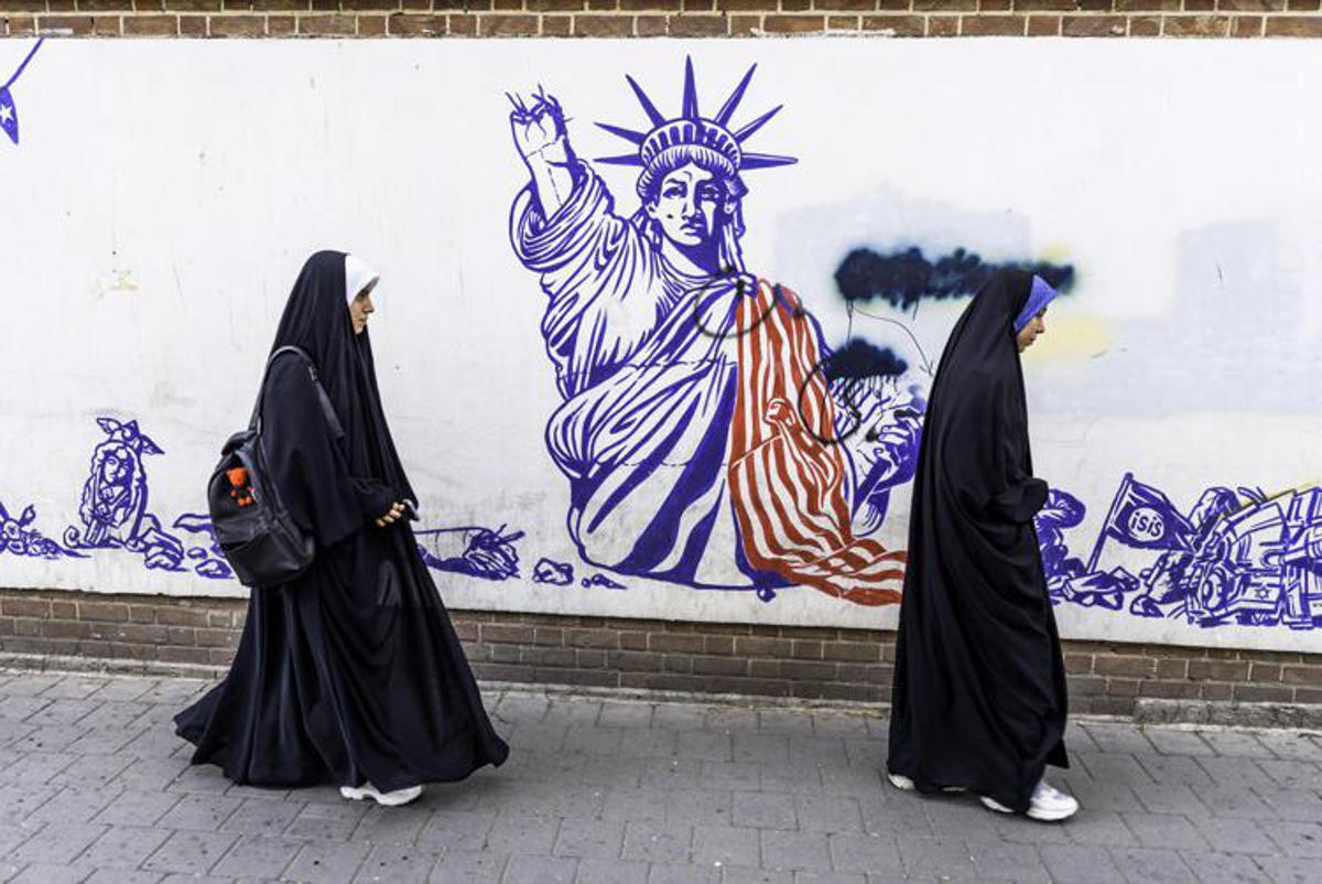Iran, al via l'offensiva economica di Trump: sanzioni contro 60 organizzazioni, persone e navi - 