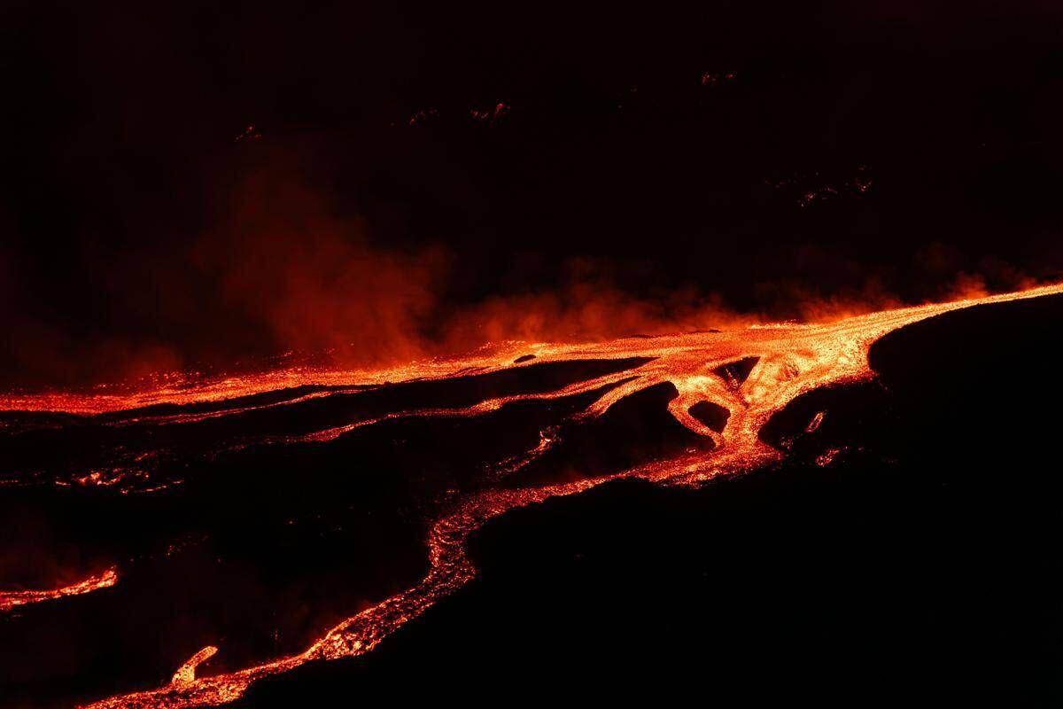 Eruzione Etna, sospesi fino alle 18 i voli all'aeroporto di Catania - 