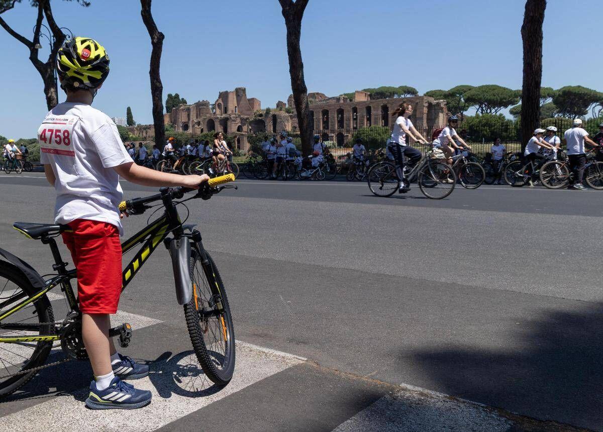 Codice della strada, da patente a 17 anni a obbligo casco e contrassegno e-bike: le 15 novità allo studio - 