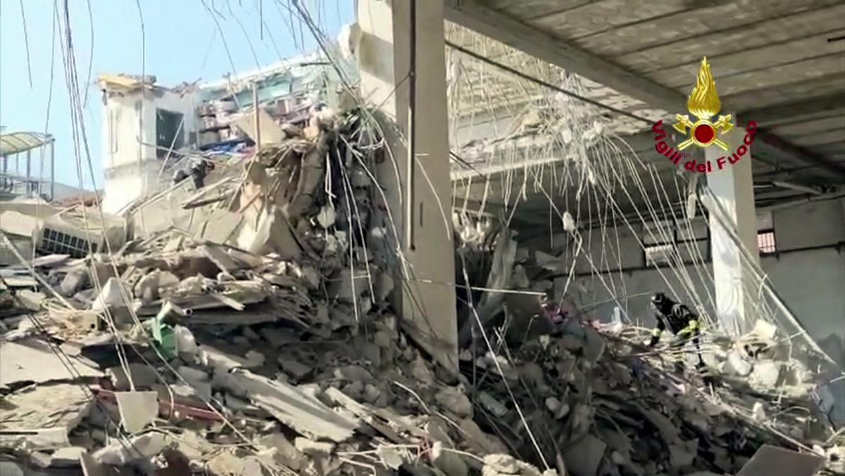 Crollo palazzina a Messina, recuperato terzo corpo dalle macerie. Tre indagati - 