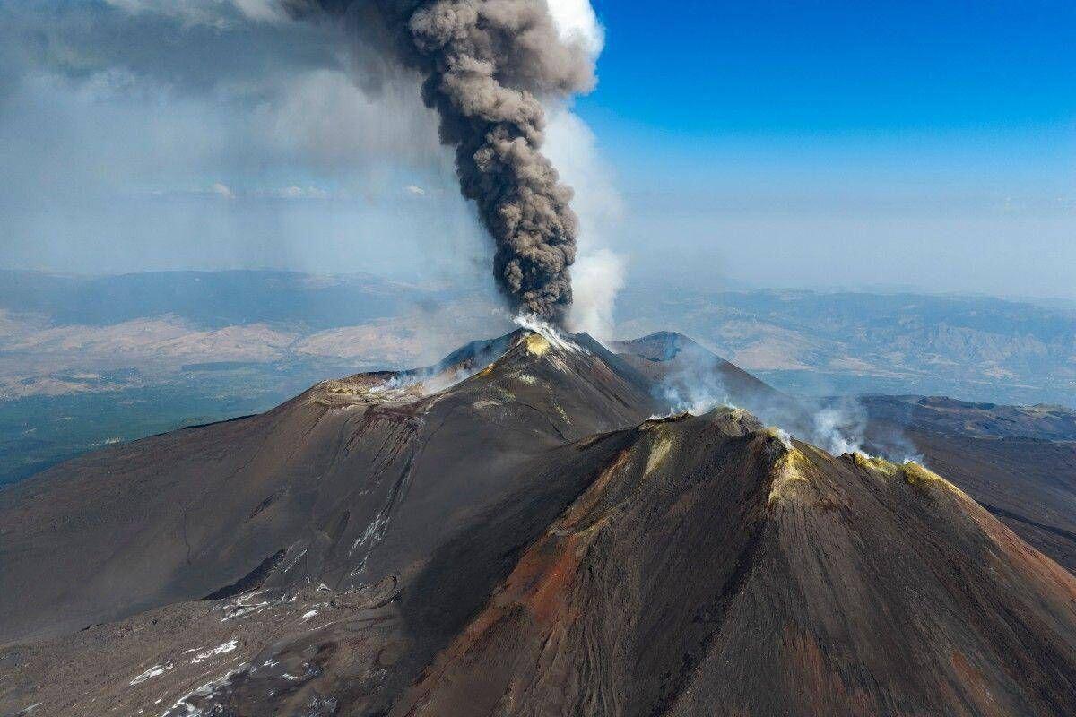Eruzione Etna, riaperto l'aeroporto di Catania: voli in partenza e arrivo regolari - 
