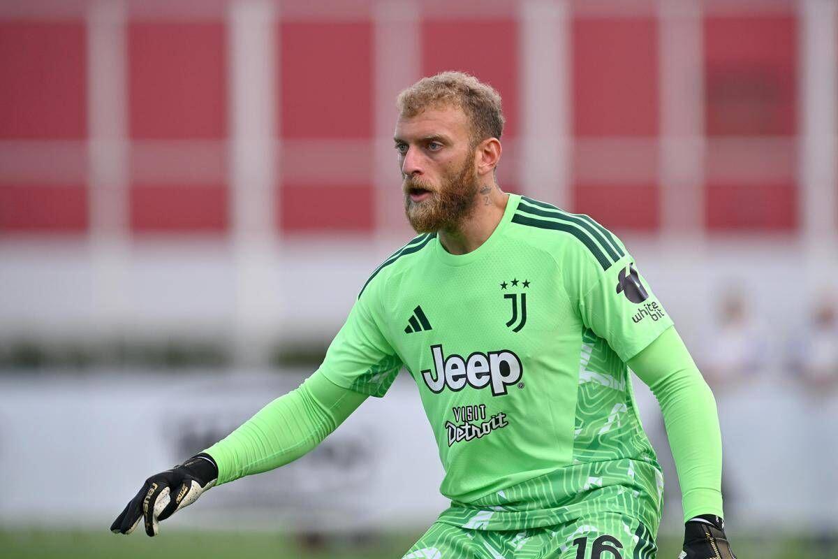 Juve-Inter, tifosi bianconeri contro Di Gregorio: "È un disastro, serve un nuovo portiere" - 