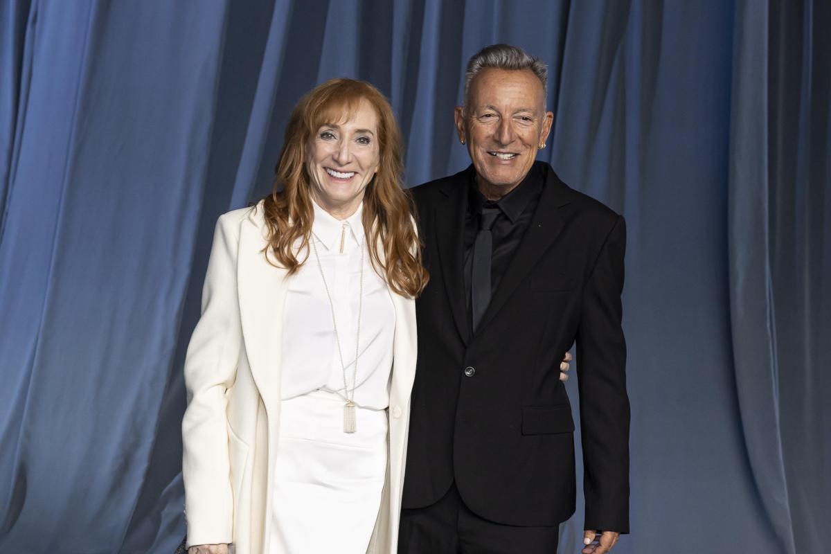 Bruce Springsteen, tumore della moglie Patti Scialfa in remissione: "La ricerca non è politica ma speranza" - 