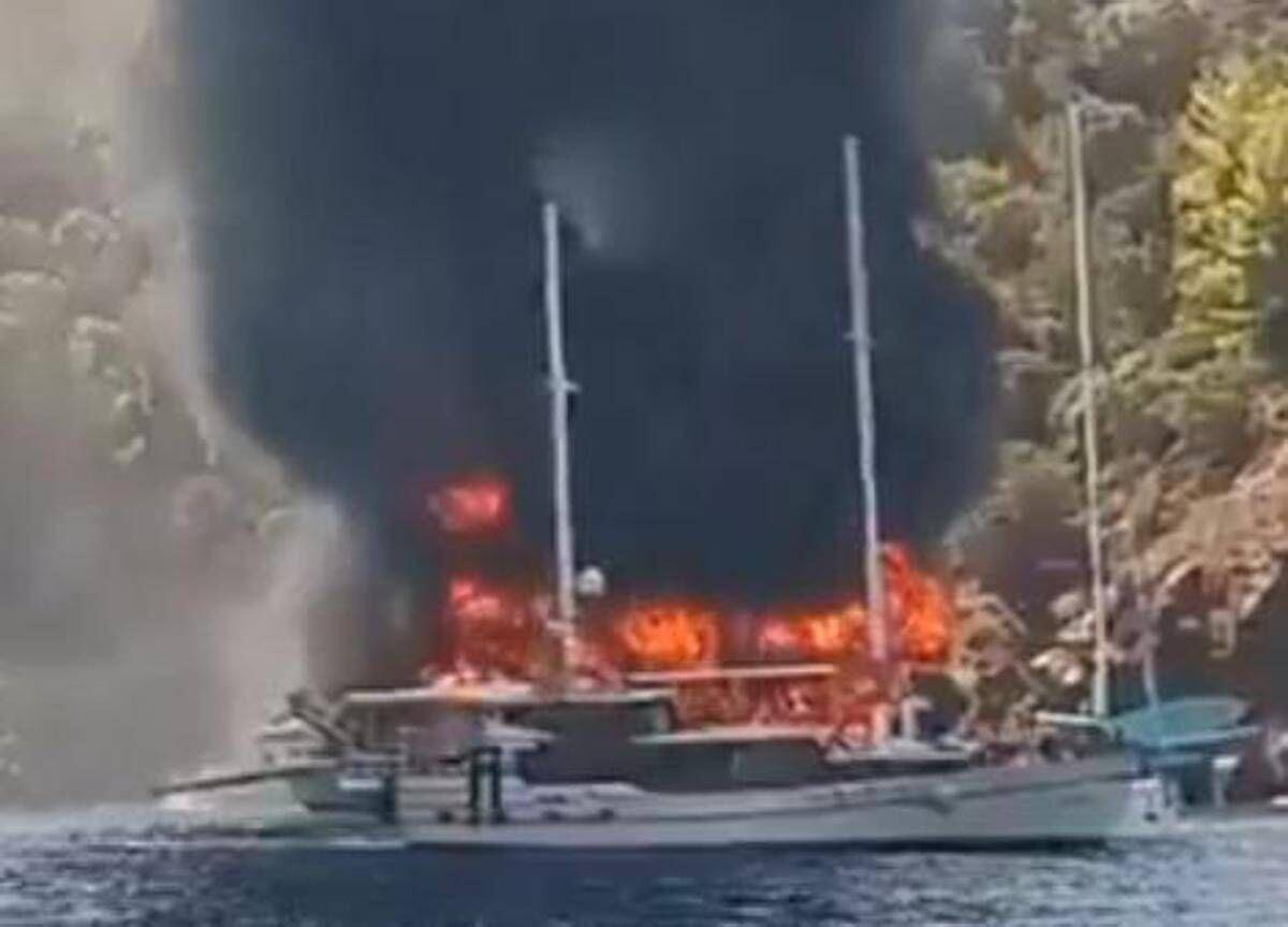 Turchia, incendio a bordo di una nave turistica: oltre cento passeggeri evacuati - 