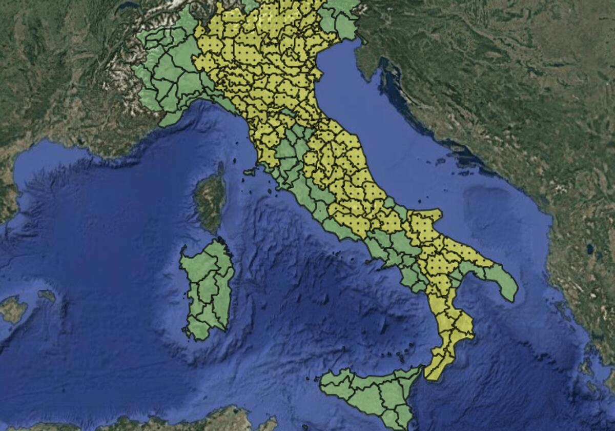 Maltempo, allerta meteo gialla per temporali oggi lunedì 17 agosto: la mappa delle 13 regioni a rischio - 