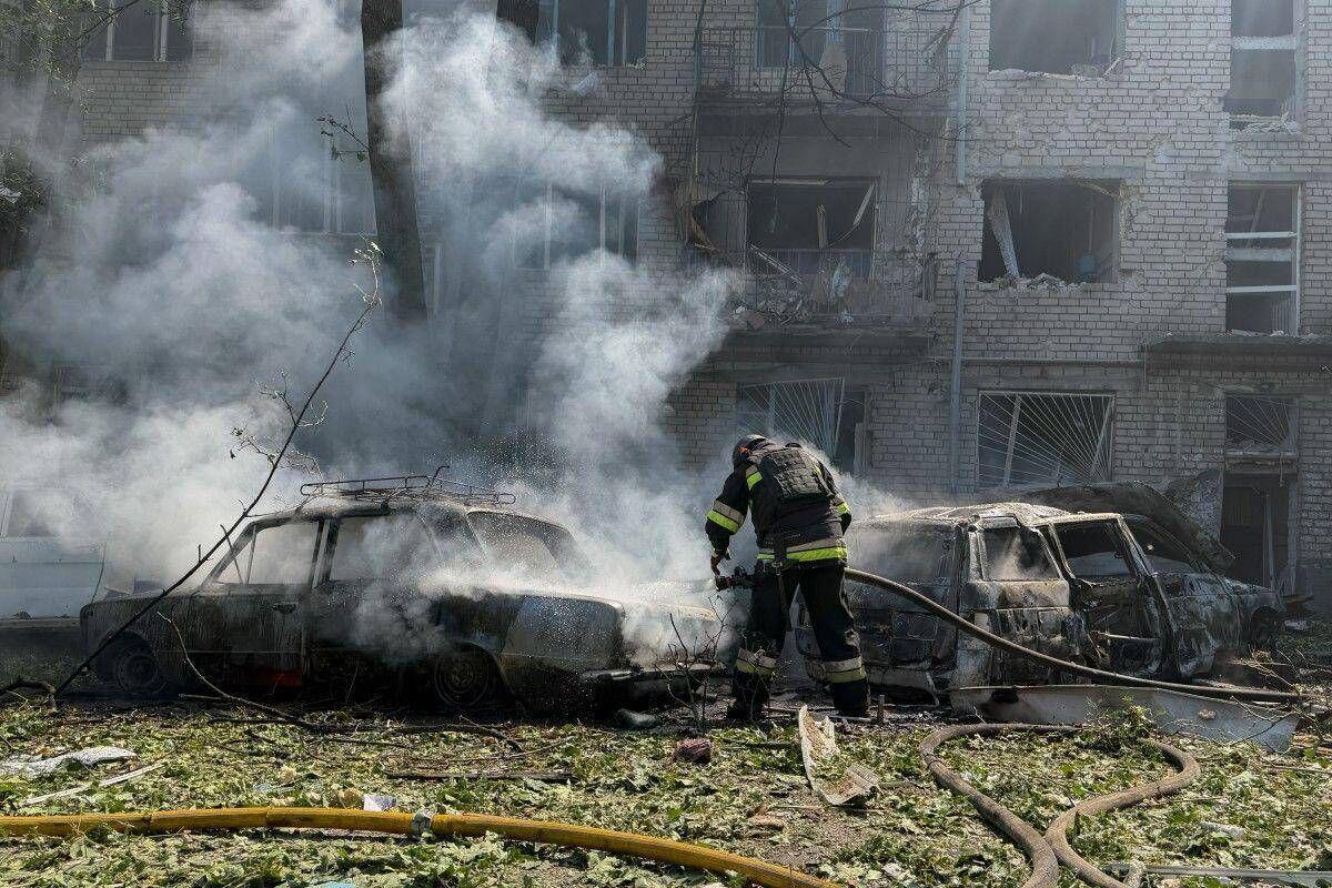 Ucraina, nuovi raid su Kiev e Zaporizhzhia. Zelensky: "Russia ha utilizzato missili balistici nordcoreani" - 
