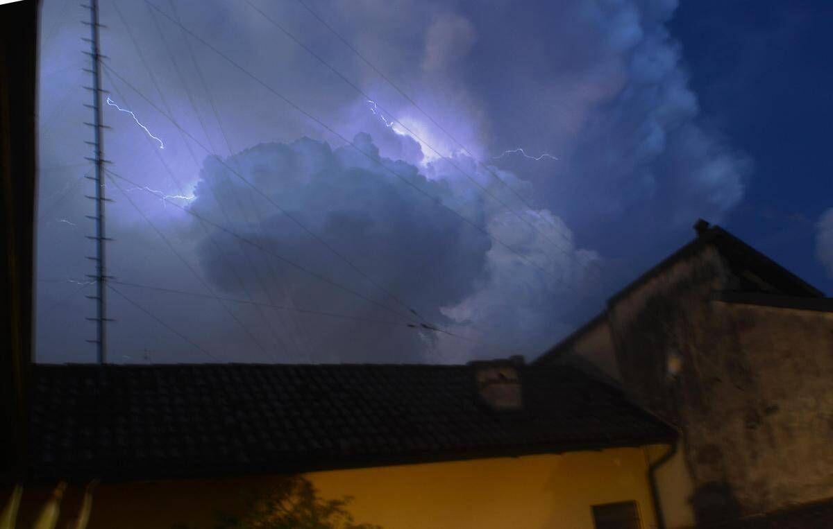 Meteo, Italia divisa a metà con temporali al Nord e caldo e sole al Sud: "Ma la fine dell'estate è ancora lontana" - 