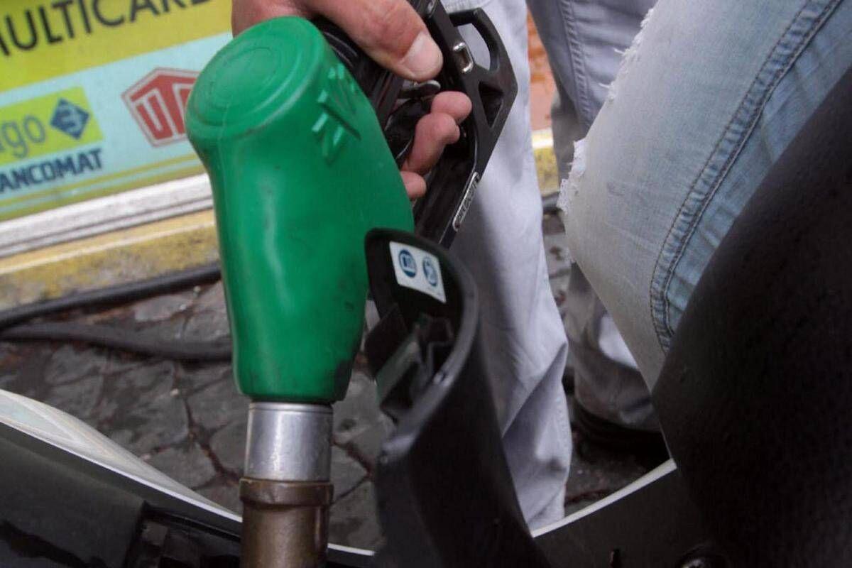 Carburanti, accelera calo prezzi benzina e diesel - 